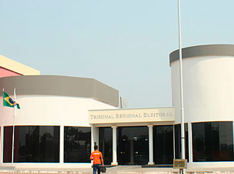 1909-politica-fachadatre-internet