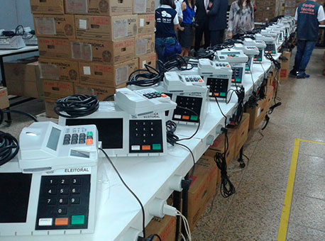 2409-politica-lacreurnas-devychessmon