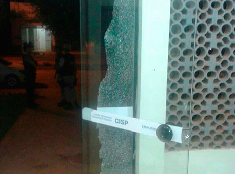 2909-policia-delegaciaalvejada-agazetanet