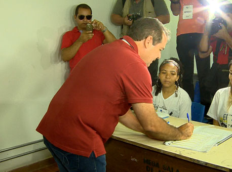 2610-politica-tiaovotando-tvgazeta2