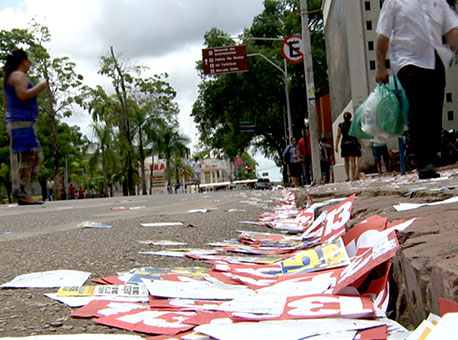 2710-politica-lixoeleitoral-tvgazeta