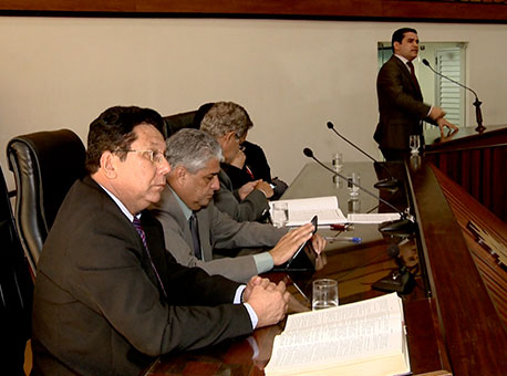 3010-politica-deputadosanalisam-tvgazeta