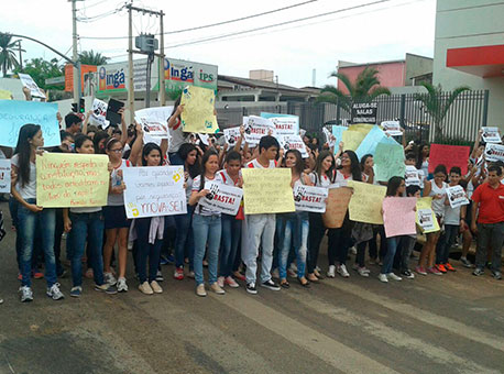 0411-cotidiano-protestometa-cleriston2