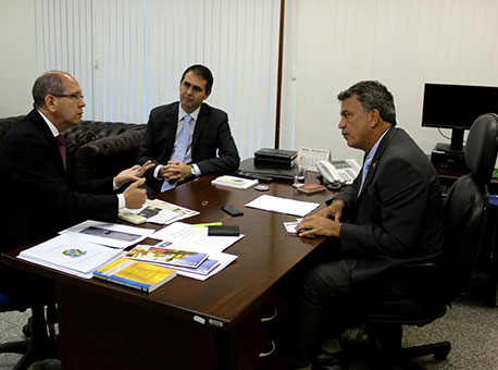 1311-politica-sergiopetecaomarcusalexandre-assessoria
