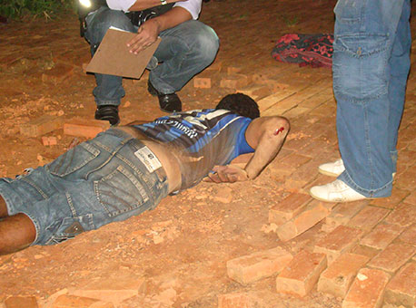 1711-policia-homemesfaqueado-cleristonamorim