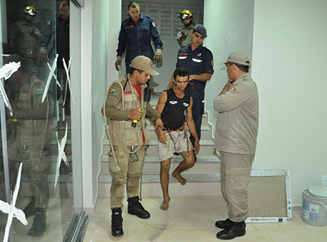 050115-policia-drogadotentasuicidio-cleriston3