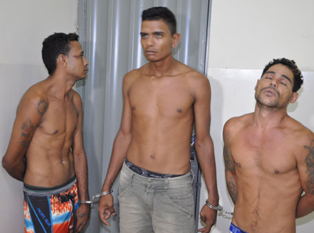 240315-policia-superlotacaoemdelegacia-cleriston2