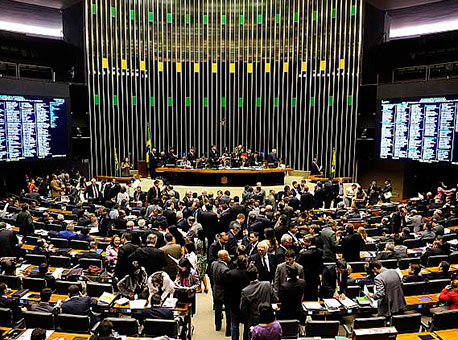 090415-politica-terceirizacao-camara