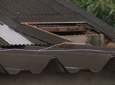 150515-policia-telhado-cleriston