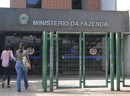 270515-politica-paralisacaofazenda-taianelima