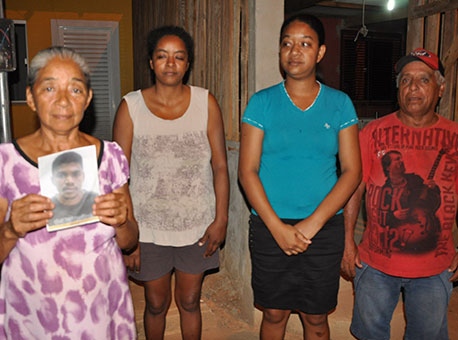 270815-policia-desaparecidofamilia-cleriston