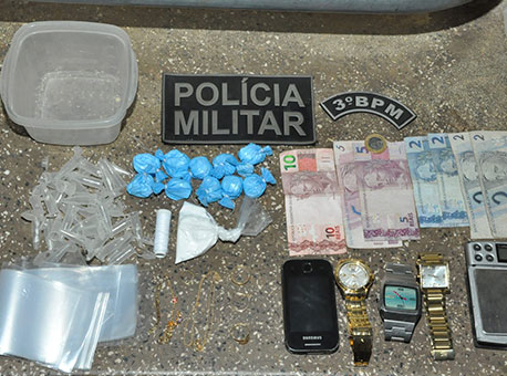 280815-policia-drogaapreendidaadolescente-cleriston