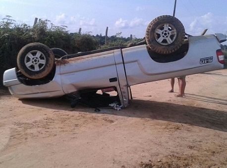 290915-policia-acidente-caminhonete