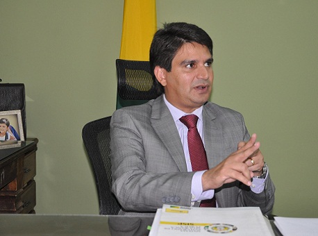 011015-policia-secretario