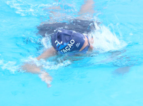 210116-esporte-nadandocomacomunidade-tvgazeta