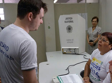 021016-politica-urnatravou-taianelima