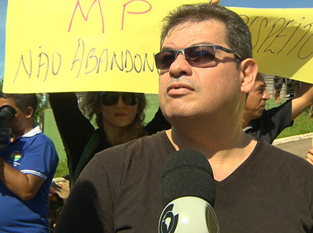 270317-politica-servidordemitido-tvgazeta