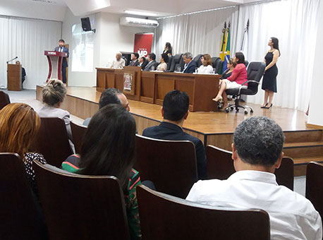 100617-politica-54anosmp-taianelima