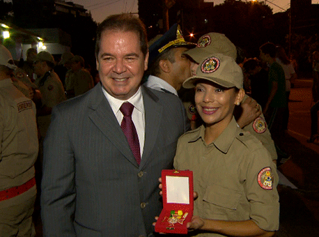 030718-politica-homenagemcorpodebombeiros-tvgazeta