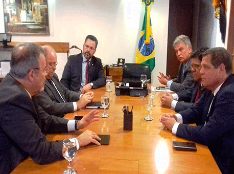 120718-politica-intervencao-reproducao2