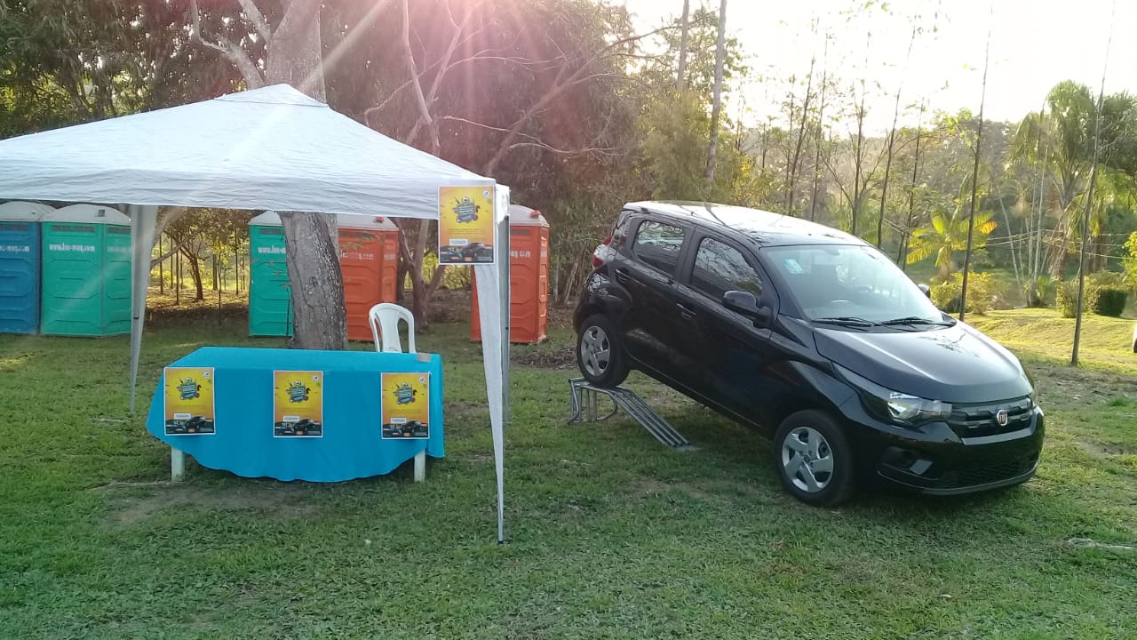 1Oautomovel em exposicao momentos antes do sorteio
