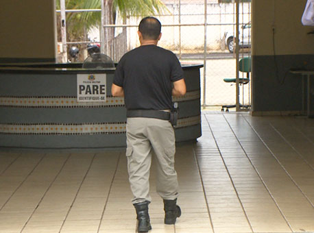 260918-politica-policialentrandoquertel-tvgazeta