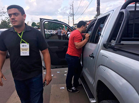 071018-politica-caminhonetedinheiro-cedida2