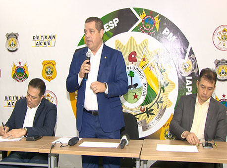 071218-politica-rochaanunciaseguranca-tvgazeta