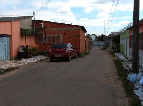 100919-casa-meio-da-rua