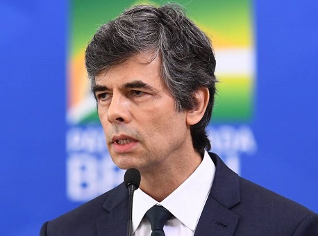 150520-ministro-caiu-de-novo