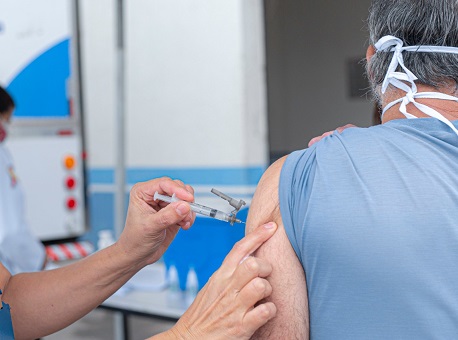 27-03-21 imunização-contra-covid-19-em-idosos-de-66-anos-inicia-neste-domingo