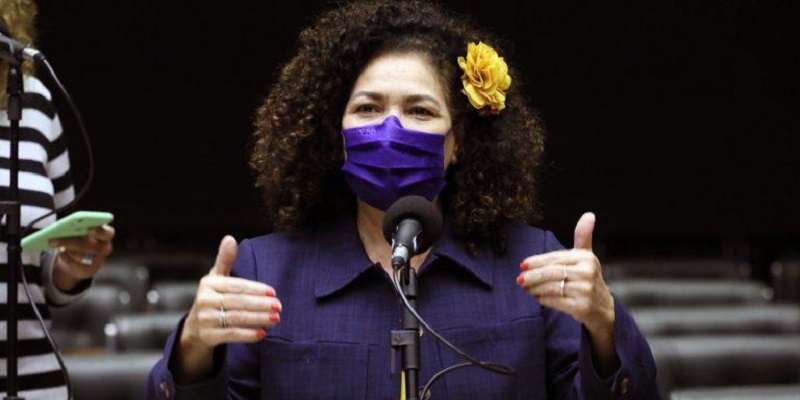 PL propõe inclusão de maternidade como contribuição de aposentadoria