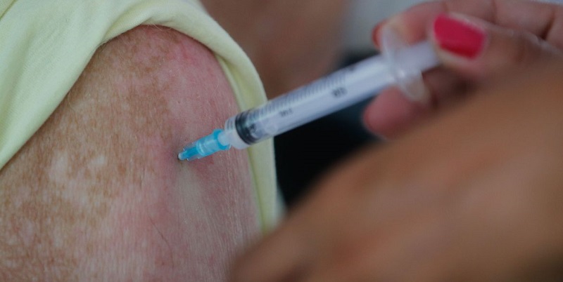 Ministério da Saúde orienta dose de reforço em idosos acima de 60 anos