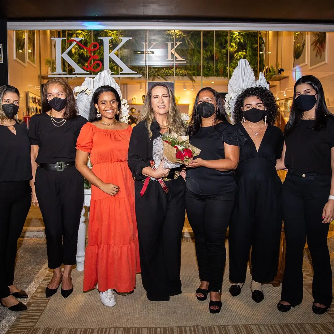 E com as suas meninas maravilhosas, equipe nota mil