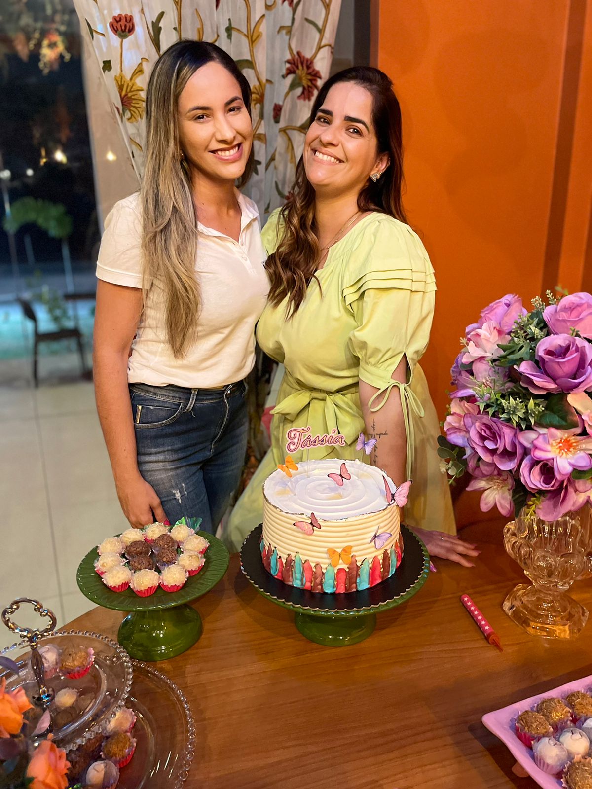 Com a amiga e organizadora da surpresa Ana Oliver