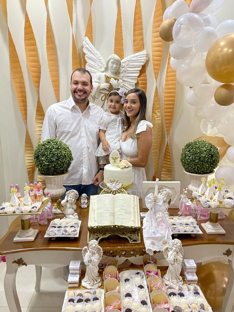 Com os padrinhos Rodrigo Roque e Sara Moura