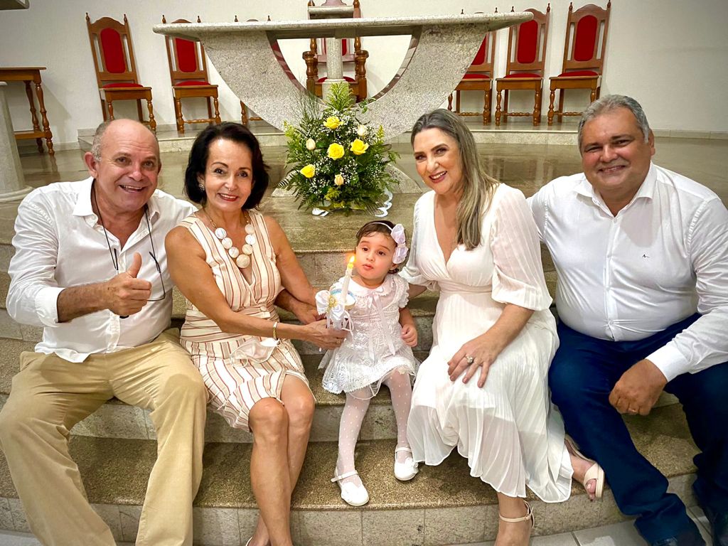 Com os avos maternos, Romário Castro e Sônia Roque e com os avos paternos Seleucia e Marcelo Nobrega