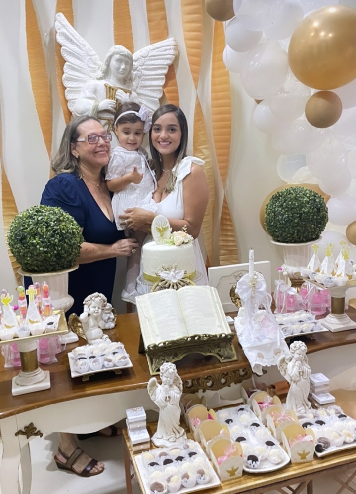 Com a tia avo Rose mesquita e a madrinha Sara