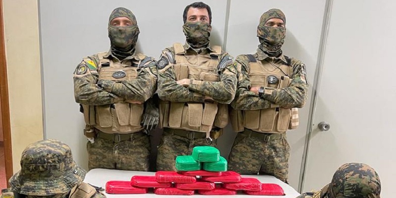 Dupla é presa com 14 kg de drogas na BR-317, no interior do Acre