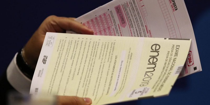 Enem começou a ser aplicado neste domingo em todo o país