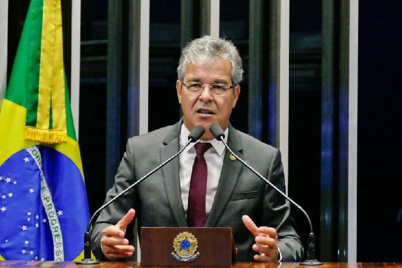 Jorge Viana, do Partido dos Trabalhadores, lidera pesquisa para o Senado Federal no Acre