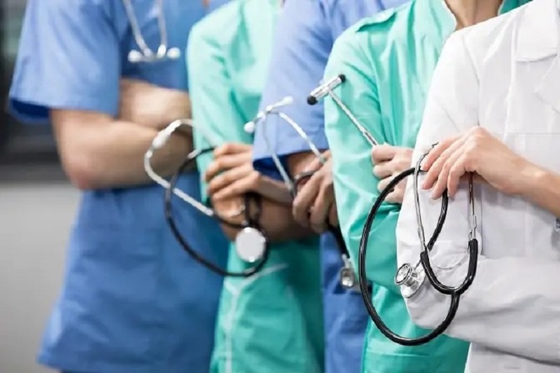 Médicos continuarão em greve até que governador cumpra acordo