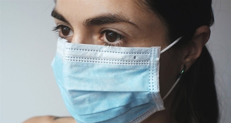 Governo estuda fim da obrigatoriedade do uso de máscaras em ambientes fechados