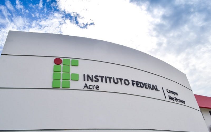 Ifac publica novos editais para contratação de professor substituto