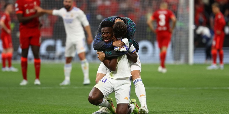 Real Madrid é campeão europeu com gol de Vini Jr e brilho de Courtois