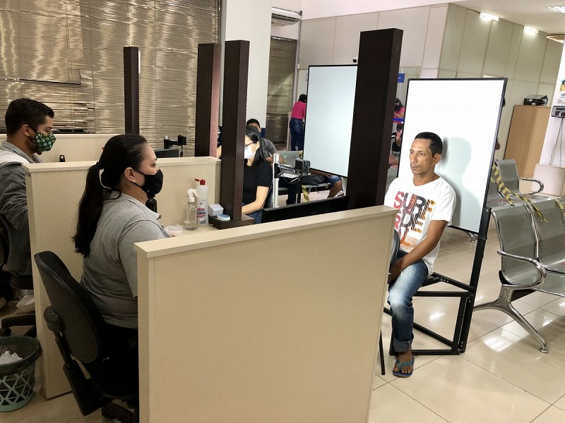 Detran paralisa para implantação de novo modelo da CNH