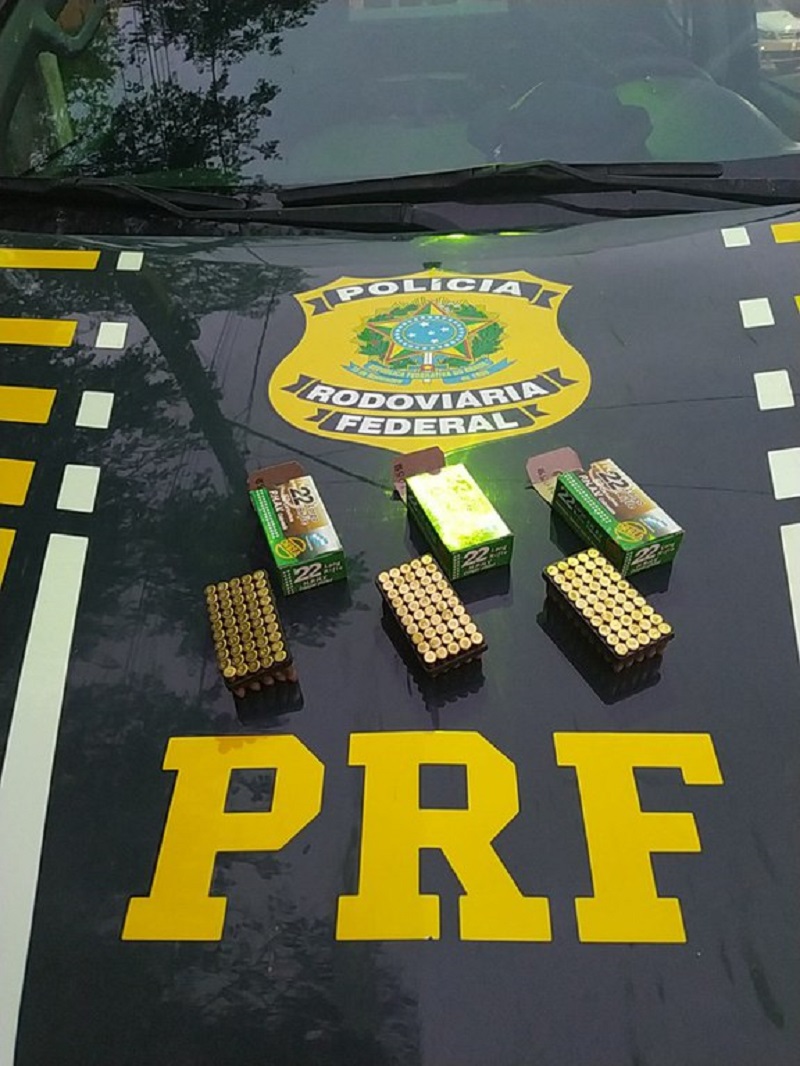 Homem é preso com três caixas de munições calibre .22 em Capixaba