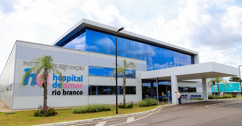 Hospital de Amor alerta mulheres para a realização do exame de mama e PCCU