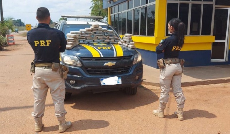 PRF apreende 55kg de pasta base de cocaína em Senador Guiomard
