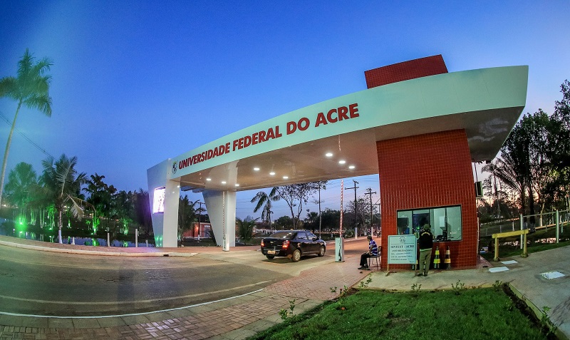 Ufac oferece cursos de idiomas para alunos e comunidade em geral de forma gratuita